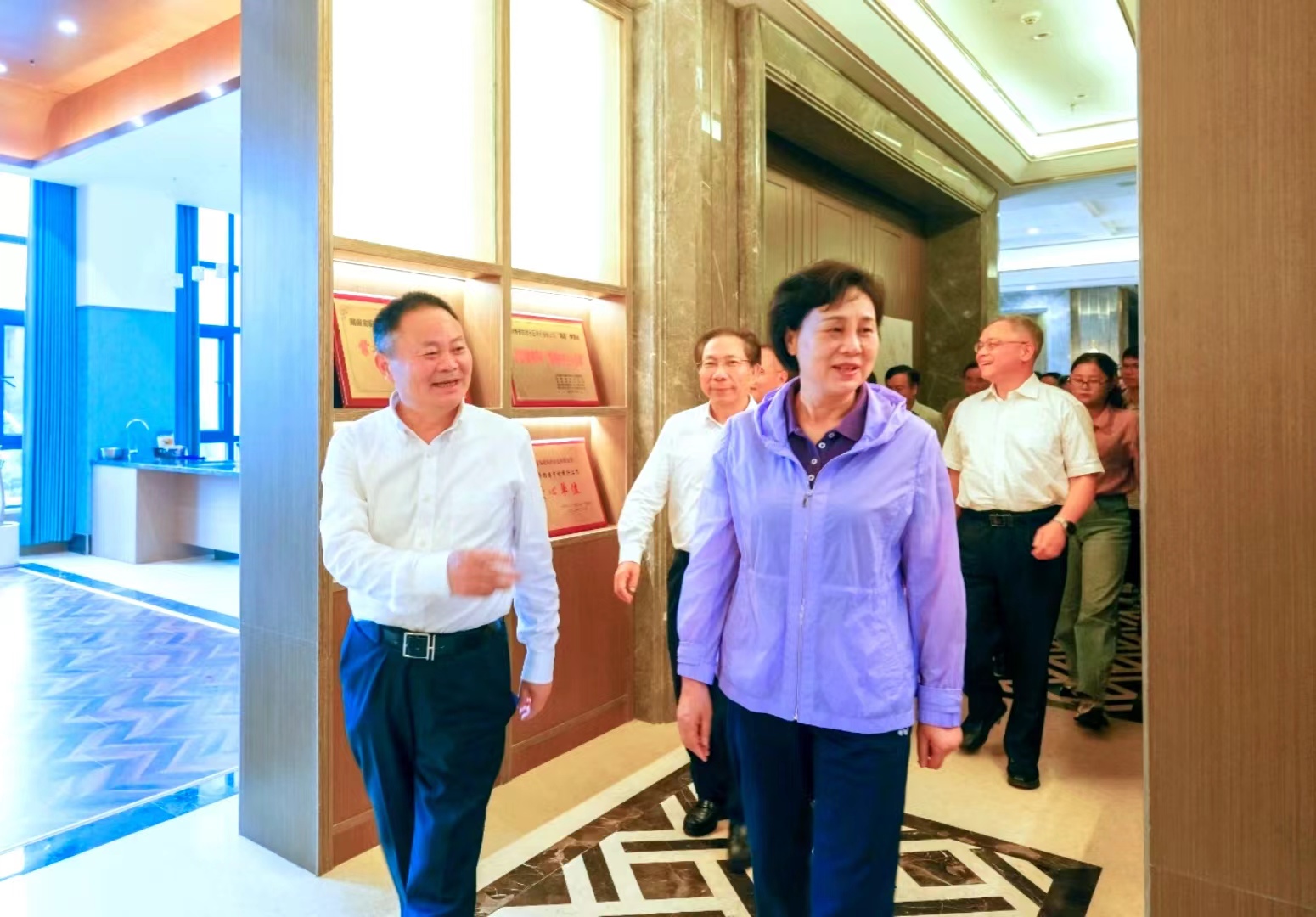 湖南省政協(xié)黨組副書記黃蘭香一行來臨湘永巨調(diào)研