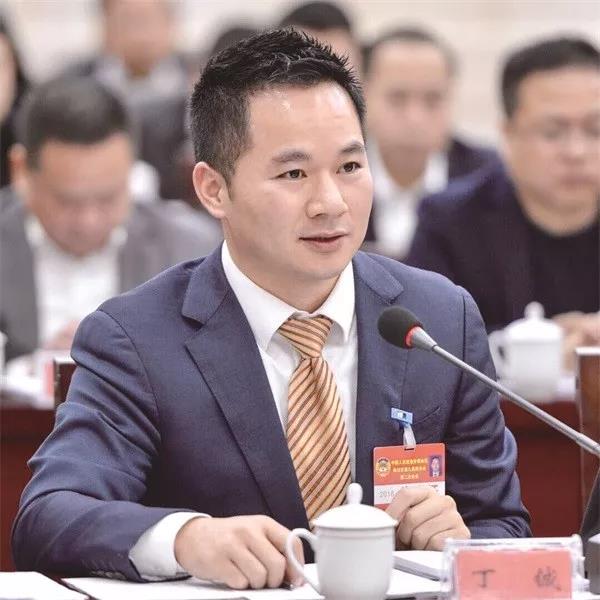 丁鋮：跨越多個(gè)行業(yè)，決心以文化創(chuàng)意改變家鄉(xiāng)